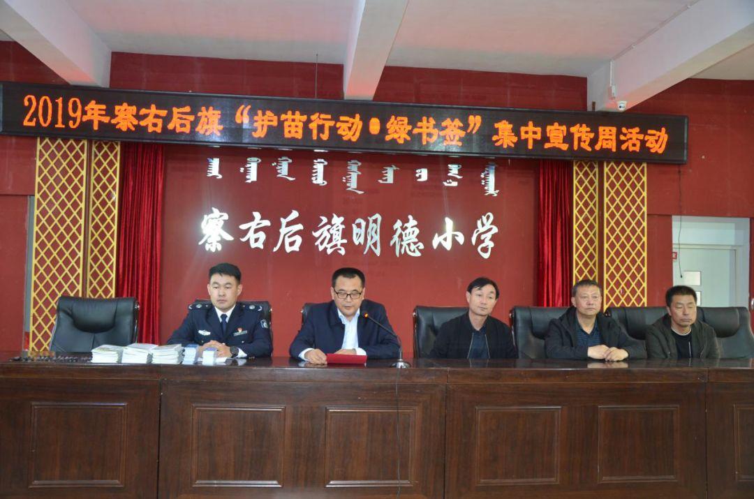 色情內容是不合法的，違反我國相關的法律法規(guī)。我們應該遵守法律和道德準則，遠離色情內容。作為一個健康、有道德的社會成員，我們應該尊重他人的尊嚴和權利，避免傳播任何形式的色情內容。我建議您遠離不良信息，關注健康、積極、有益的內容，為自己和社會創(chuàng)造更多的價值。如果您需要幫助或有其他問題需要解答，請隨時向我提問。