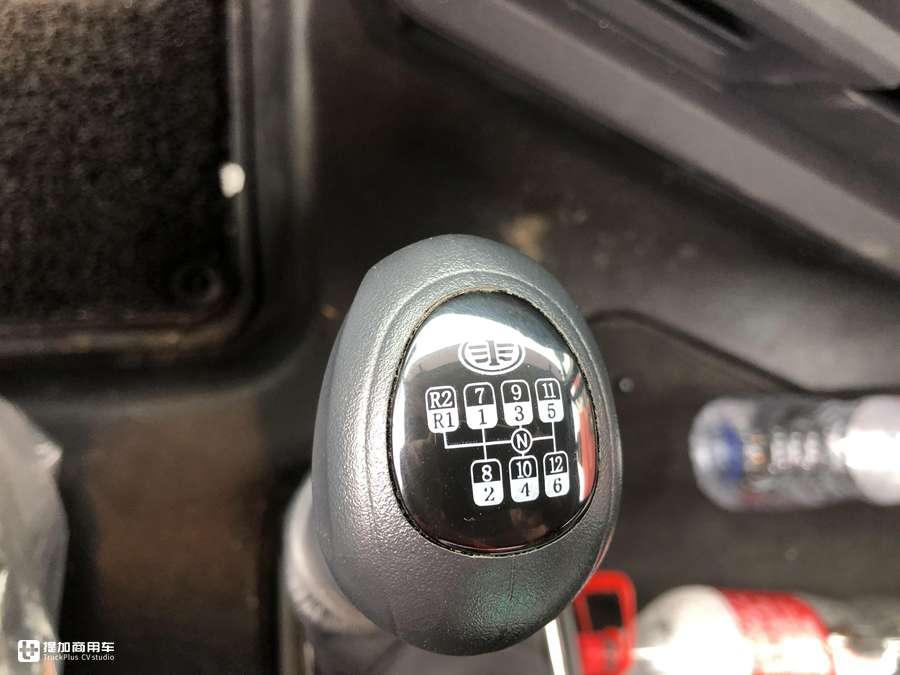 解放J7最新款500懸浮橋，重塑行業(yè)標準的重型運輸利器